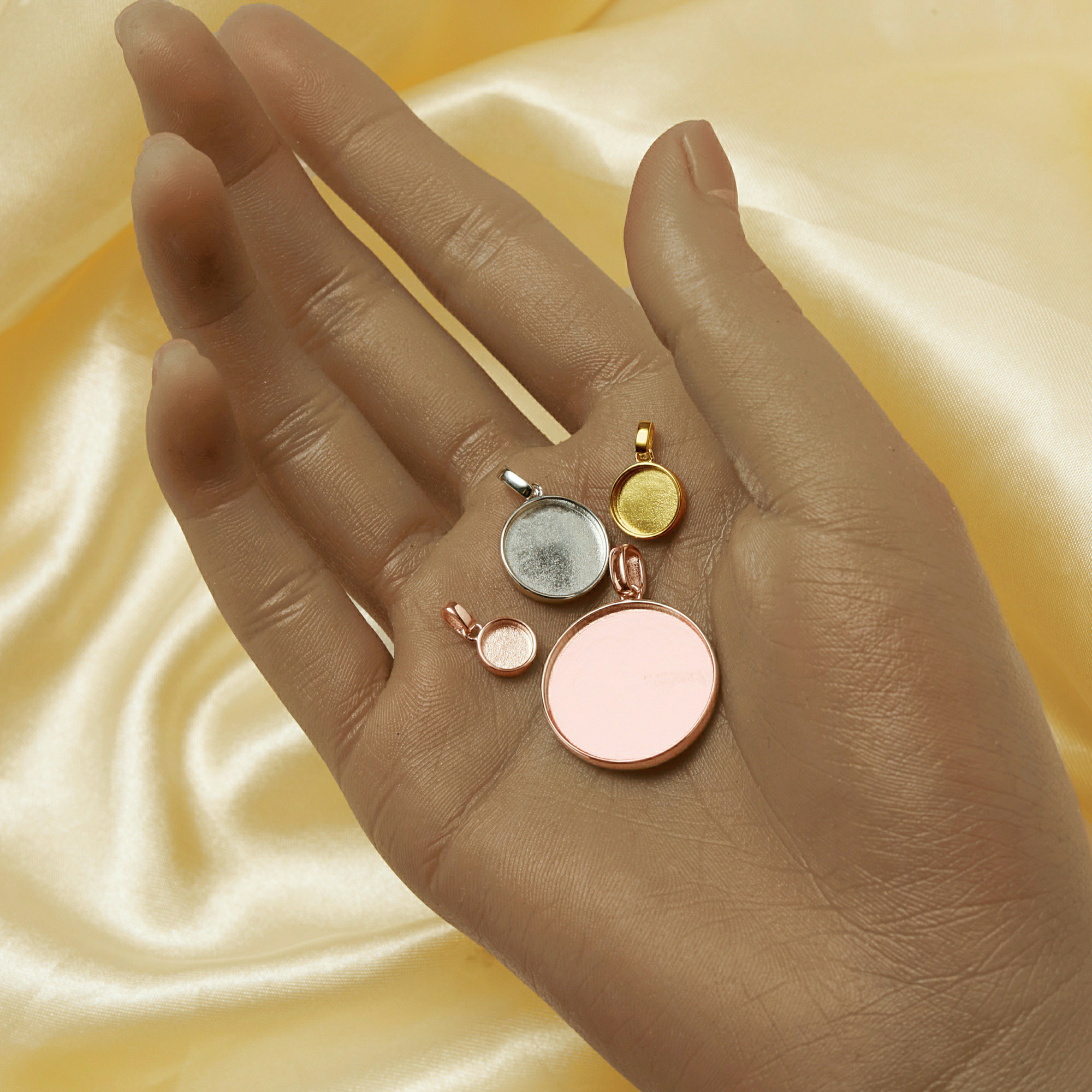 Keepsake Mother Milk Resin Rou - Bezels Set Pendant ulasan dan harga